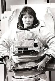 اول امرأة سافرت الى الفضاء